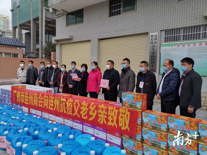 捐赠交接仪式现场。