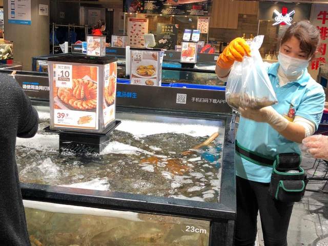 现代企业食堂管理模式的革新——饭堂承包如何改变餐饮服务？