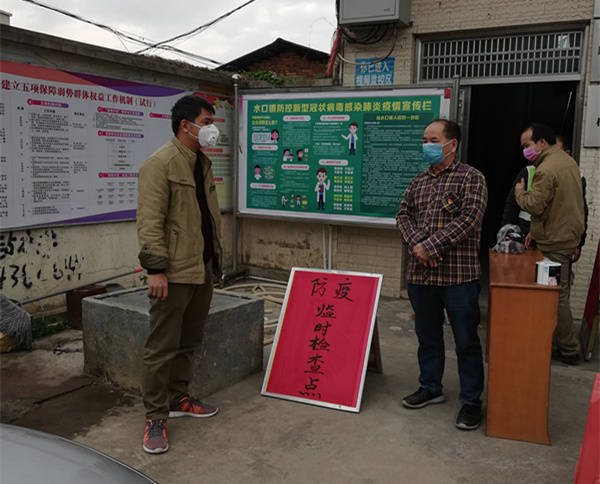 茂名开大驻村干部带领村民开展疫情防控工作