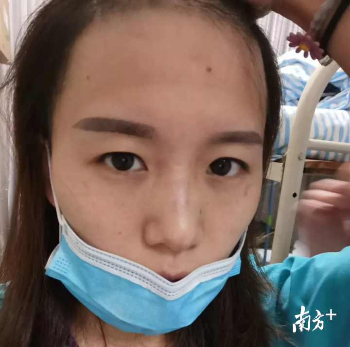 刘娟出舱后自拍.