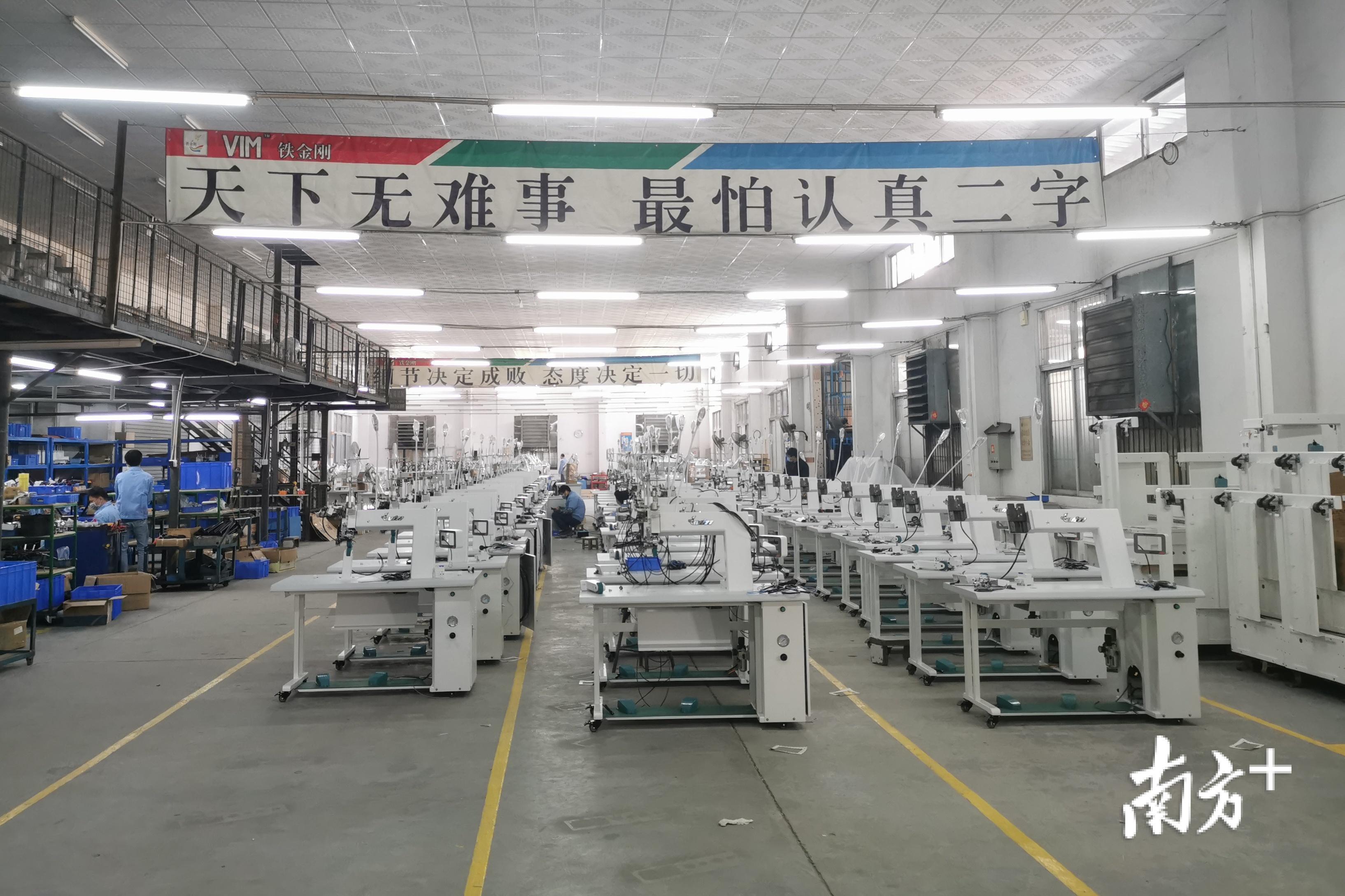 铁金刚公司生产车间。