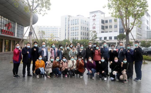 2月7日，广州医科大学附属第一医院23人医疗队支援市八医院，钟南山院士任顾问。