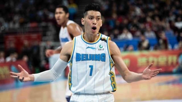 居家科学健身明星带路，林书豪徐莉佳带你迈开腿|科学健身一分钟