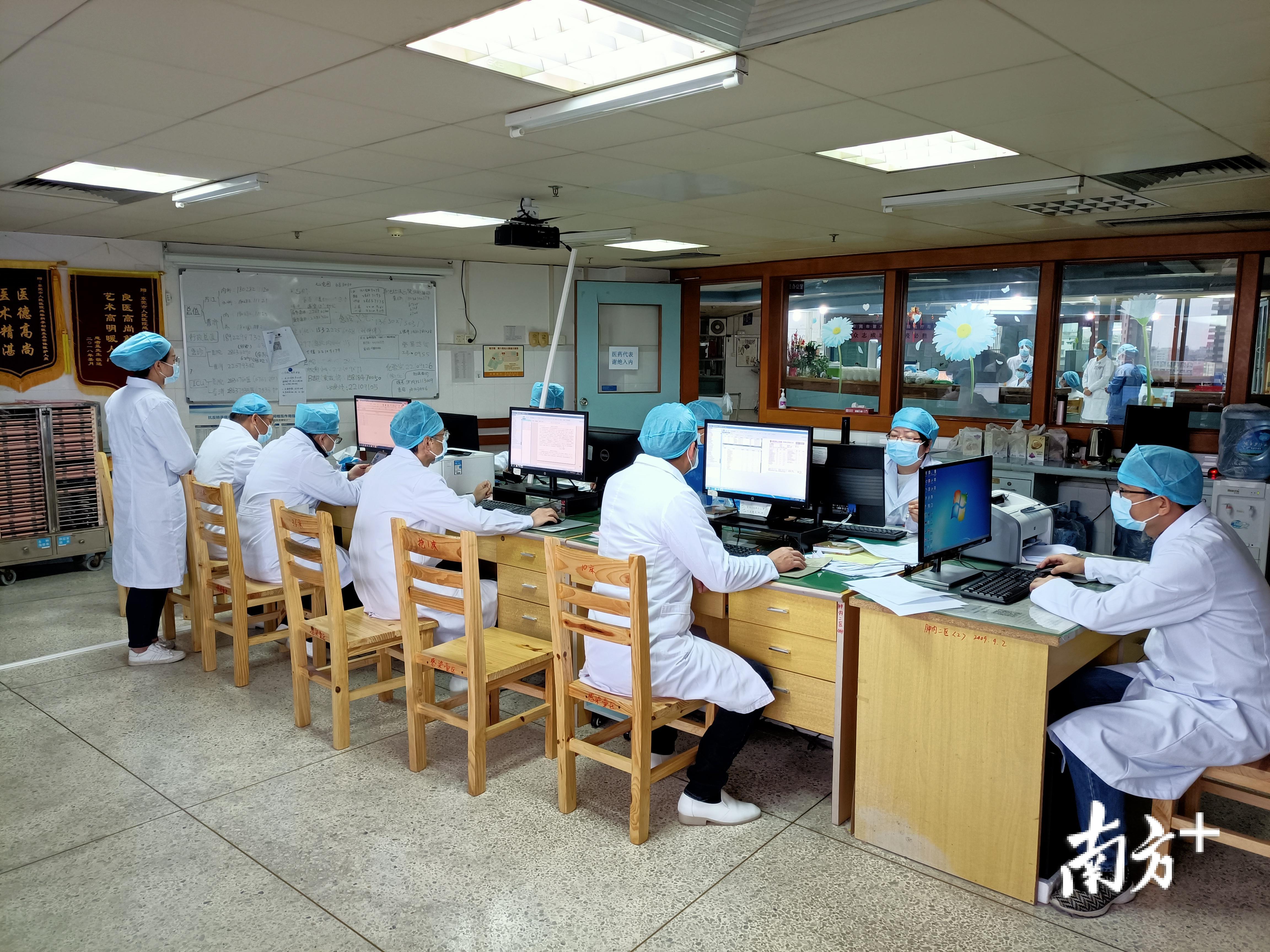 东莞市卫生健康局及时成立了中医药防控工作领导小组和防控专家组。(受访单位供图) 东莞市卫生健康局及时成立了中医药防控工作领导小组和防控专家组。(受访单位供图)