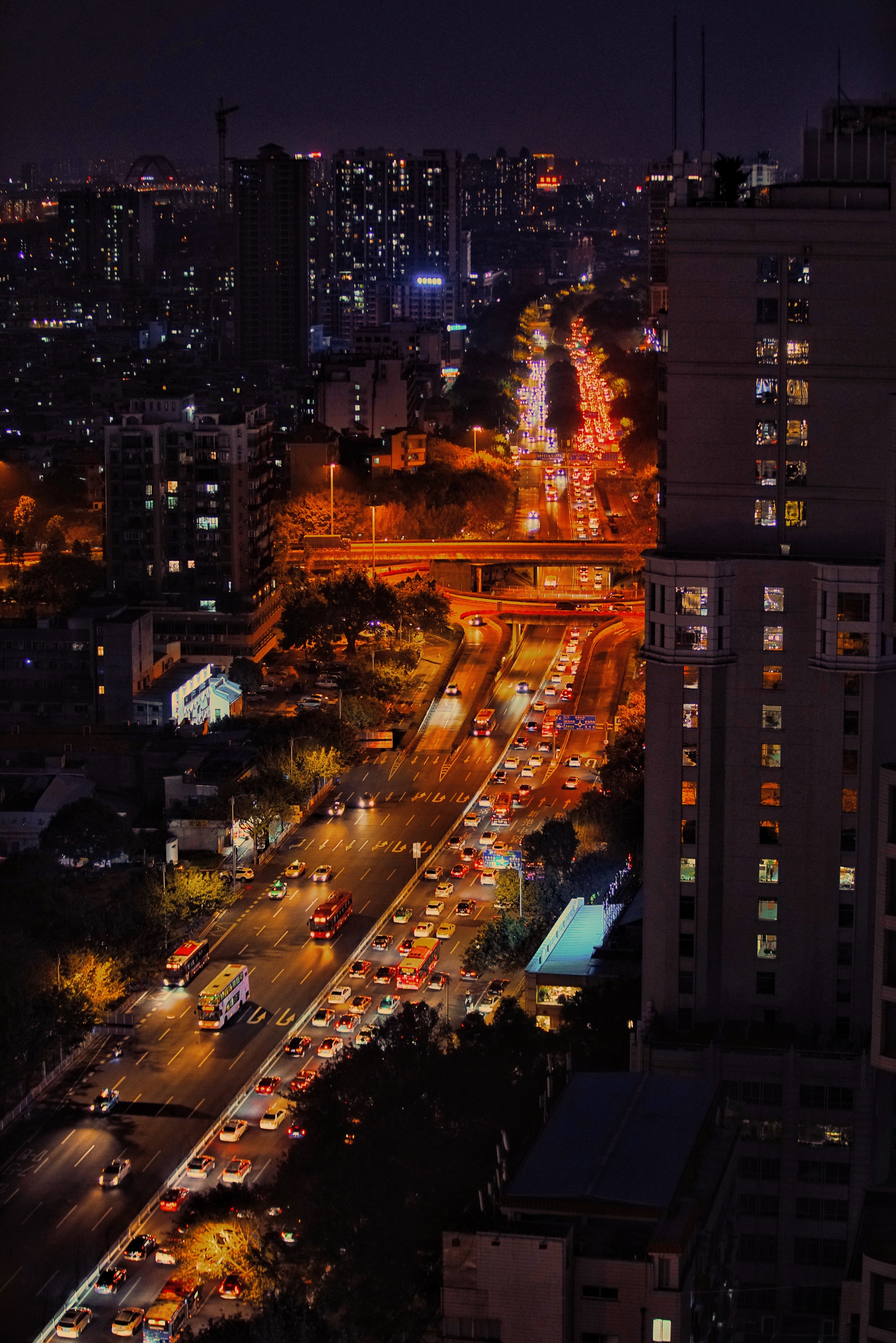 圖集|路口排隊,廣佛晚高峰車流量增多