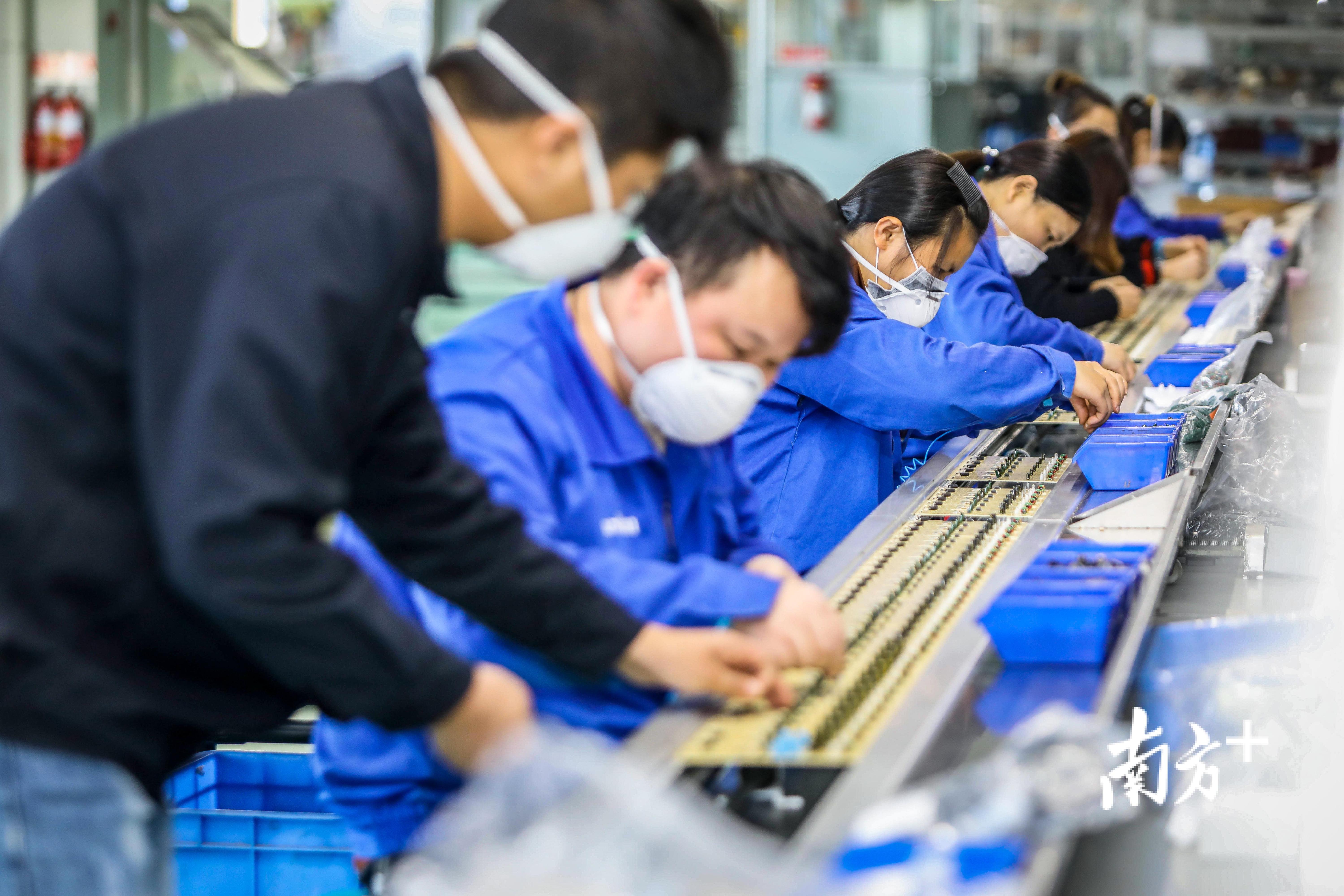 玛西尔电动科技有限公司电动车组装生产线加紧生产.王振宇 摄