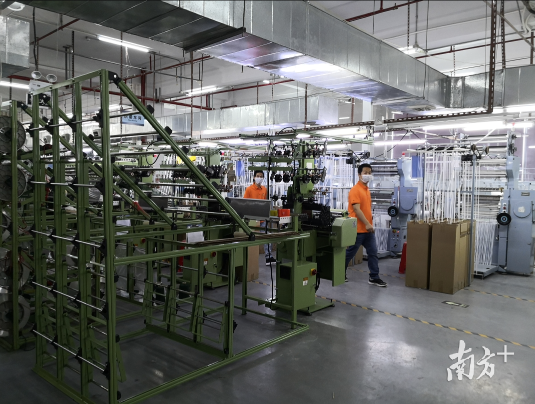 满大服装生产车间。罗湛贤 摄