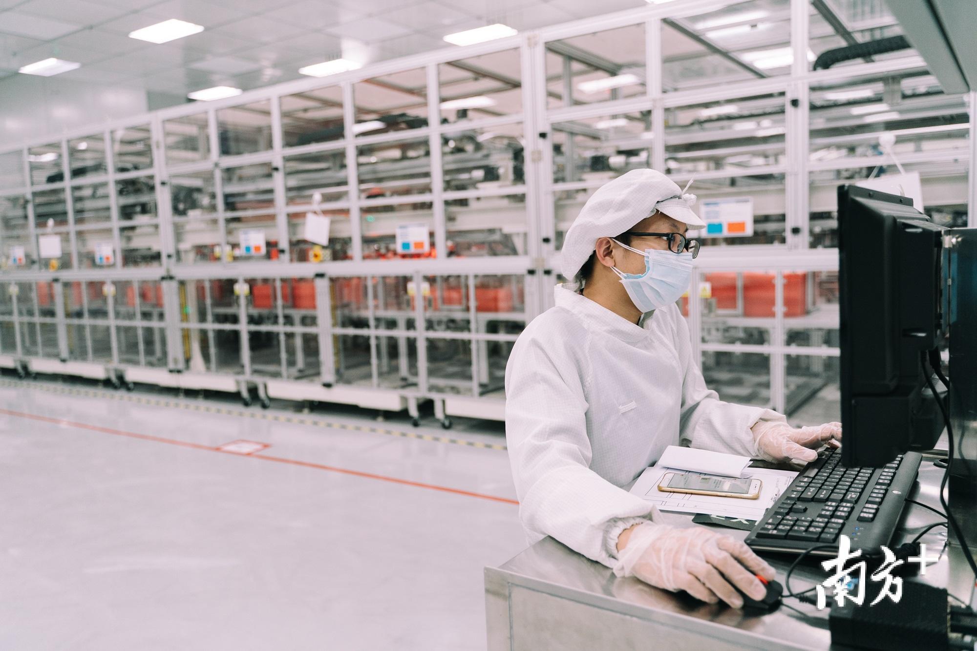 目前,惠州规模超10亿元工业企业复工率达100%,防疫与复工“两难”逐渐变“两全”。(王昌辉 摄) 目前,惠州规模超10亿元工业企业复工率达100%,防疫与复工“两难”逐渐变“两全”。(王昌辉 摄)