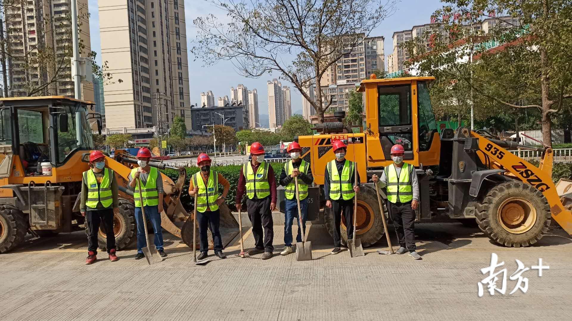 和平县道路建设重点民生工程复工。