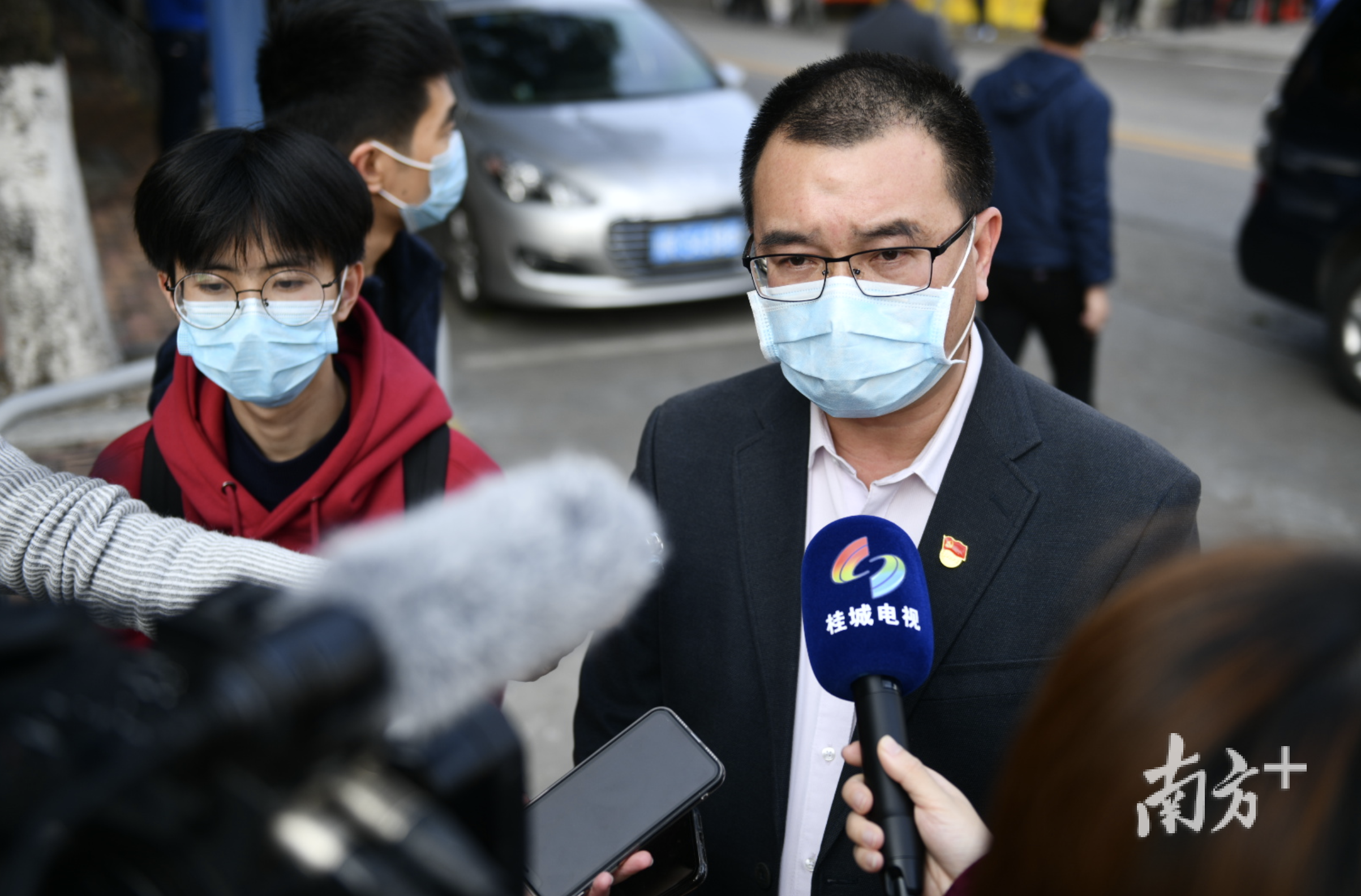 桂城街道党工委书记麦绍强表示，桂城将全力落实佛山市、南海区、桂城出台的相关政策，全力解决企业复工复产遇到的困难。戴嘉信 摄