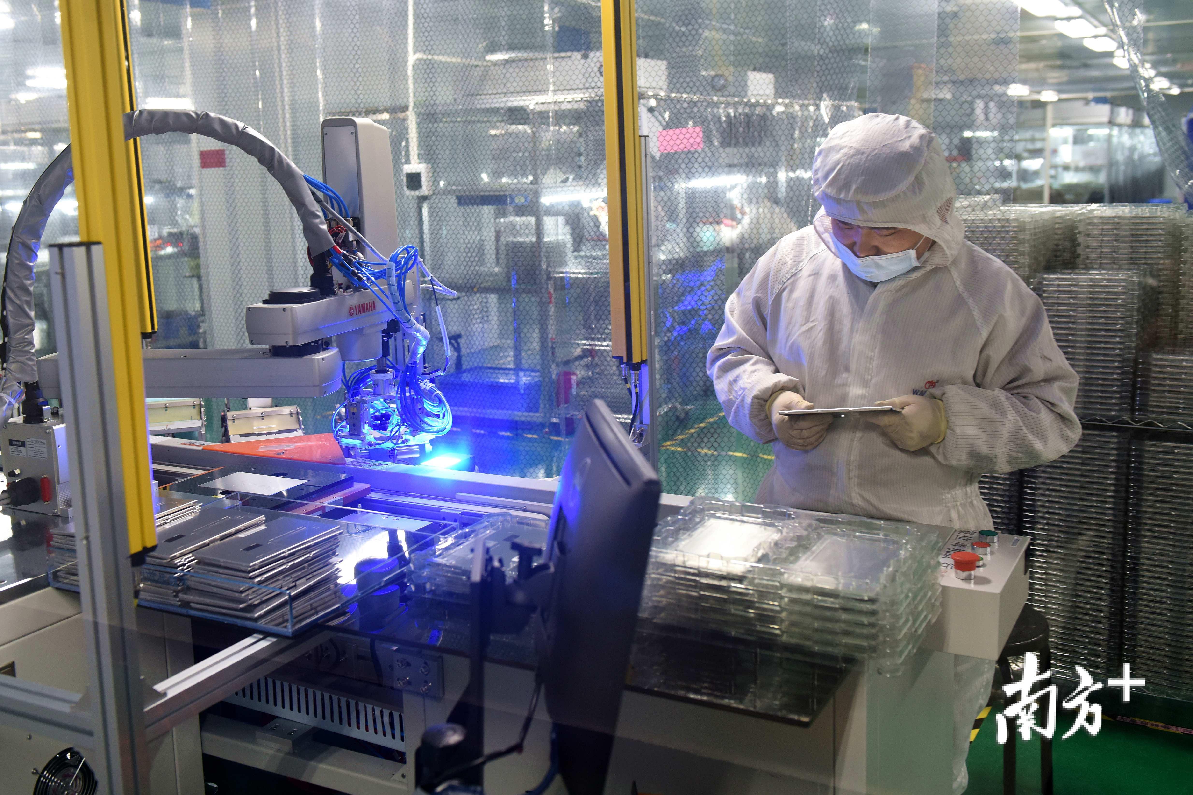 惠州企业在做好疫情防控的同时,加快复工复产。(梁维春 摄) 惠州企业在做好疫情防控的同时,加快复工复产。(梁维春 摄)