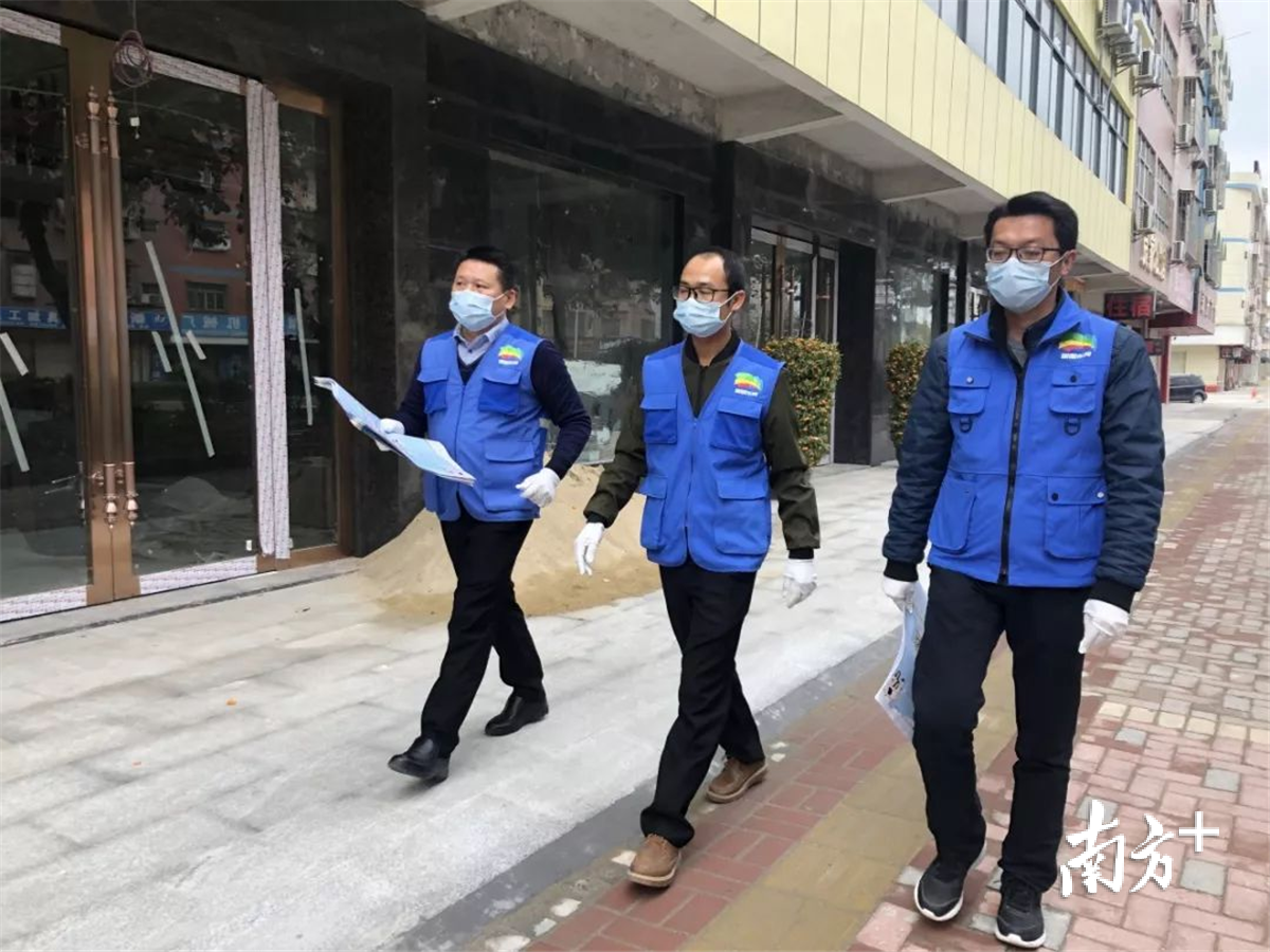 网格管理员走遍大街小巷 网格管理员走遍大街小巷