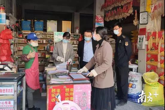 河源江东新区农林水务局监督检查农资经营店，保障生产用种和农业生产资料安全。