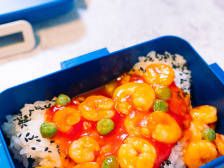 30秒学做复工盒饭〡酸酸甜甜番茄虾球饭