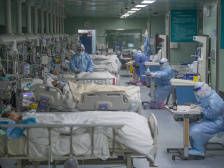 凌晨四点的重症病房，我们一起守候黎明