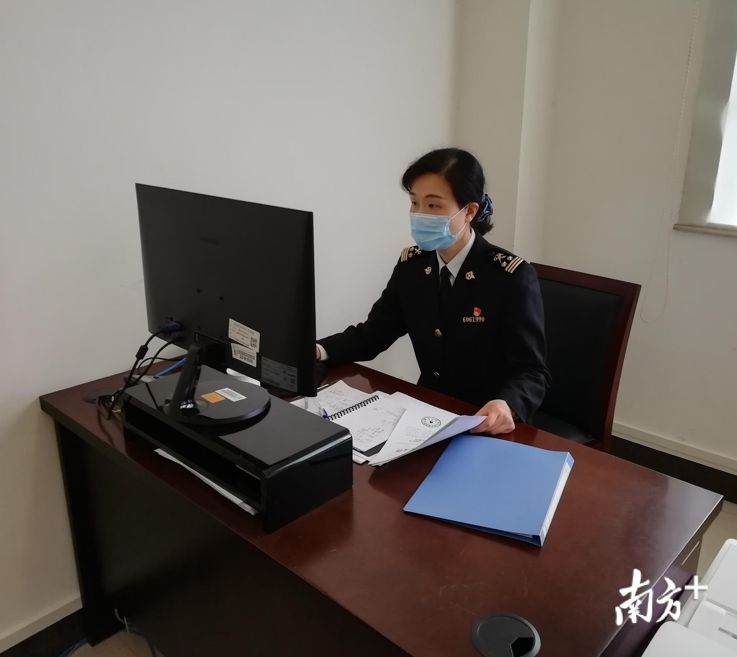 马庆红正汇总整理各类信息。