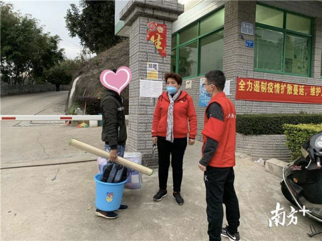 黄江长龙社区帮助流落街头的男子找到工作 黄江长龙社区帮助流落街头的男子找到工作