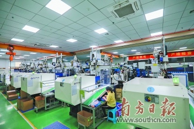 常平镇对村集体物业承租企业减免租金。图为已开工的常平企业。南方日报记者 孙俊杰 摄 常平镇对村集体物业承租企业减免租金。图为已开工的常平企业。南方日报记者 孙俊杰 摄