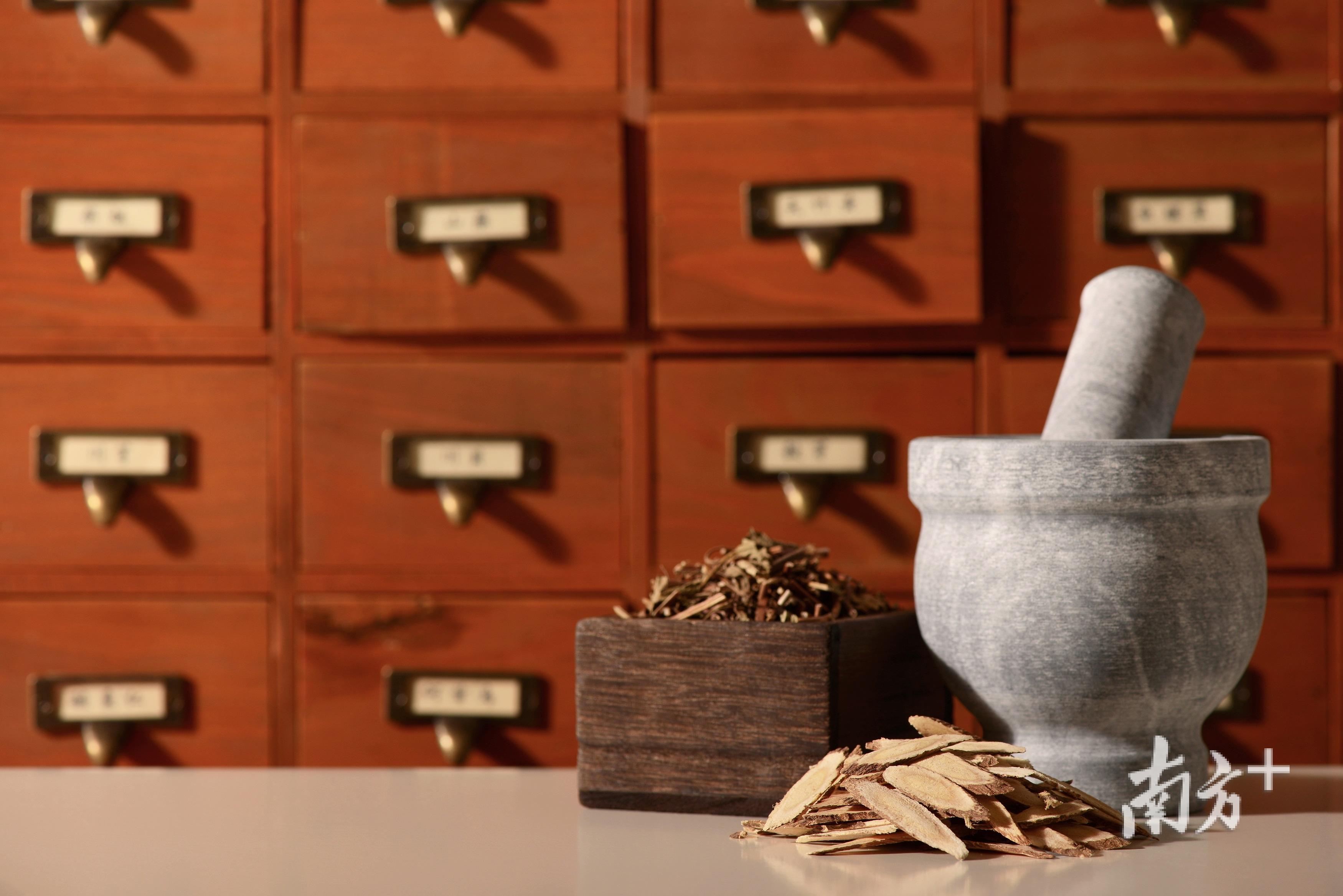 历代医家在行医过程中发现，中药材是中医药事业传承和可持续发展的基础。（资料图）