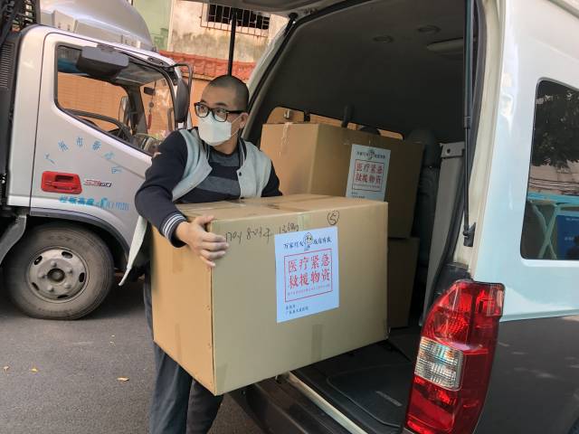 每天“买买买”! 南网传媒志愿服务队募捐购物资 驰援抗疫一线