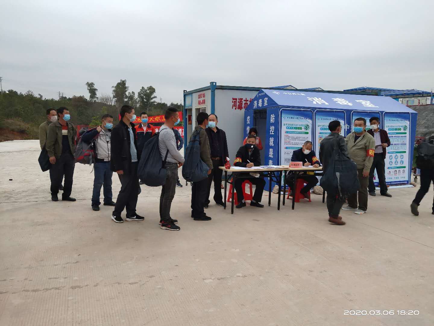 详细登记返岗员工相关信息。 详细登记返岗员工相关信息。