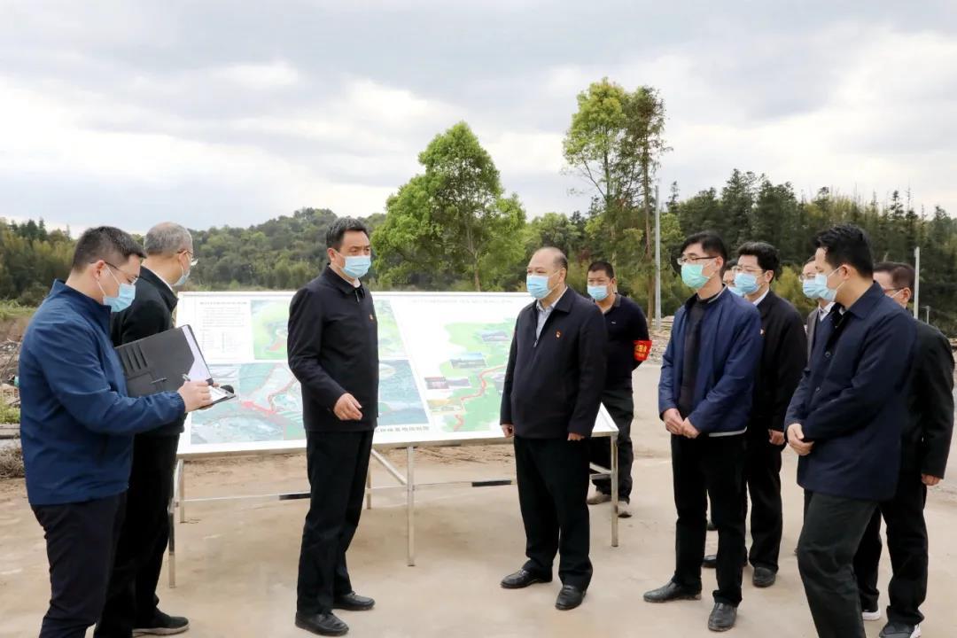 市委书记李红军在阅丹公路沿线调研驿站规划建设和环境提升工作。 市委书记李红军在阅丹公路沿线调研驿站规划建设和环境提升工作。