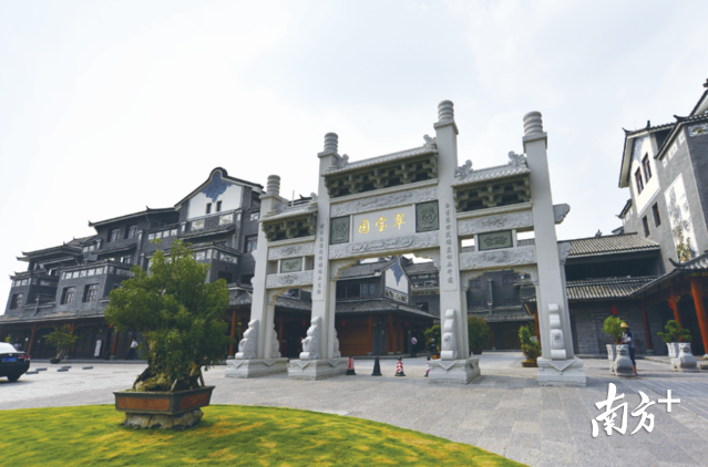 平洲玉器小镇内的翠宝园。