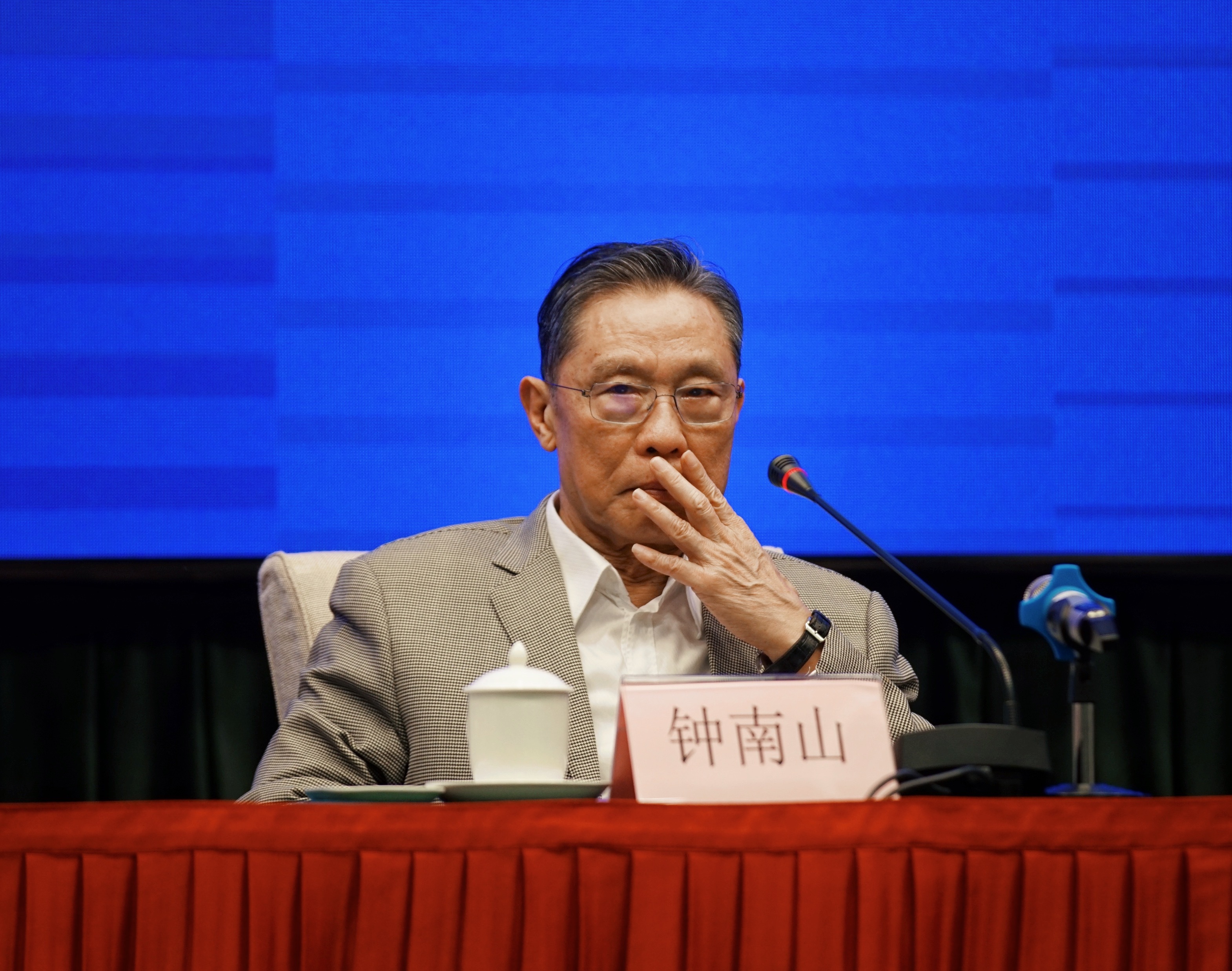 钟南山:目前国外疫情病死率类似早期武汉情况