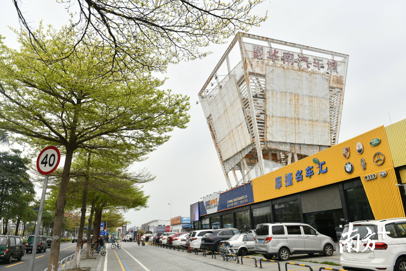 建设于1999年的华南汽车城是爱车小镇的前身。戴嘉信 摄 建设于1999年的华南汽车城是爱车小镇的前身。戴嘉信 摄