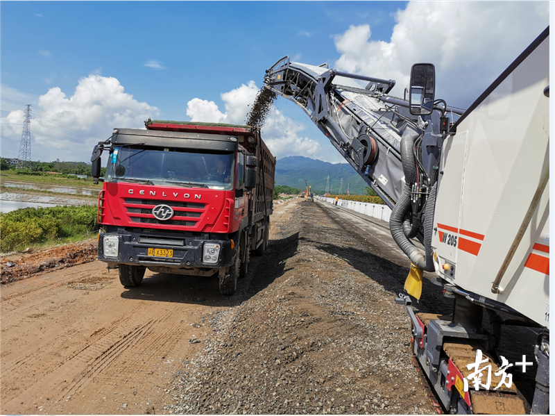 在项目施工过程中不断推广新技术，走绿色环保之路。