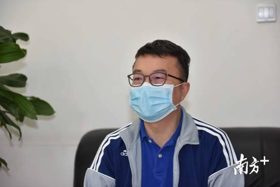 中山市电教站站长孙仲廉告诉记者，该站6个工作人员，一天最多时录制剪辑了18节课。