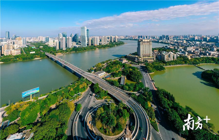 惠州将精准治污,打好蓝天碧水净土保卫战,图为碧蓝天空下的惠城.