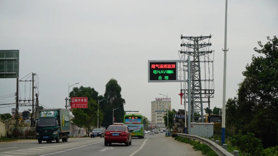 陸豐市機(jī)動車尾氣固定水平式遙感監(jiān)測系統(tǒng)試運(yùn)行。