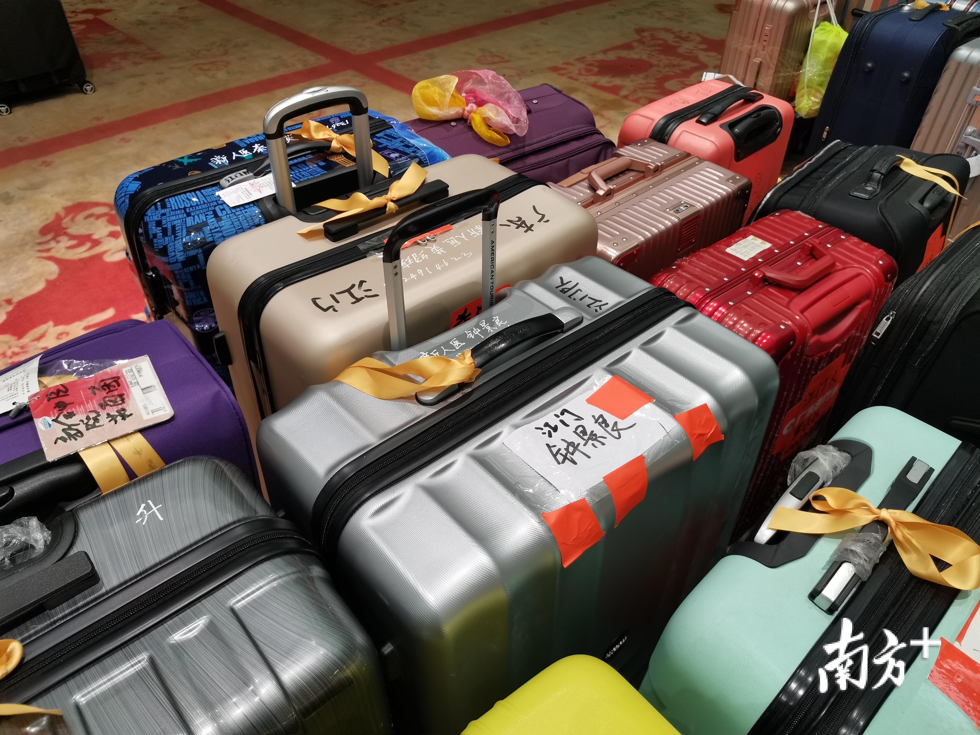 行李箱上标注着“广东江门”
