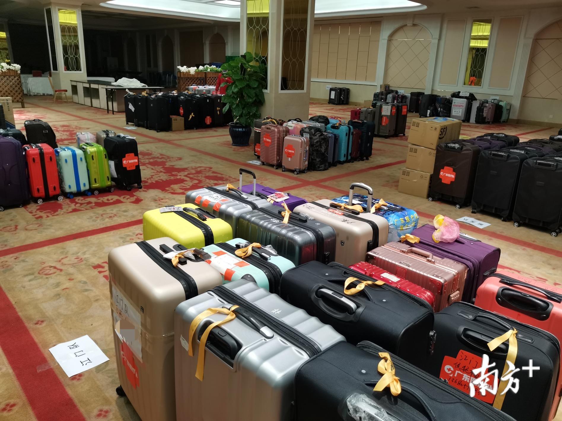 江门支援湖北医疗队的行李箱