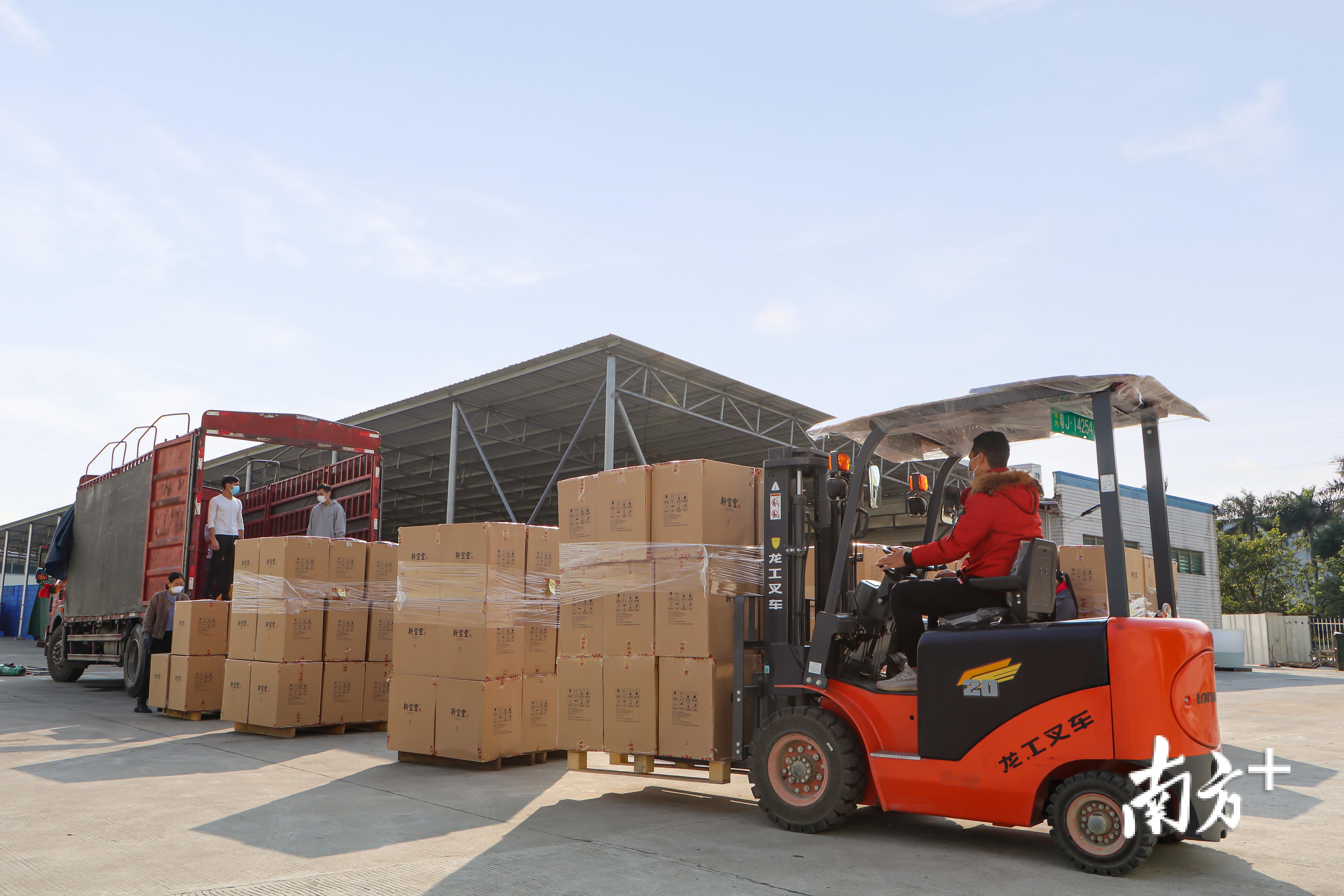 复工复产后,新宝堂新订单不断。受访者供图 复工复产后,新宝堂新订单不断。受访者供图