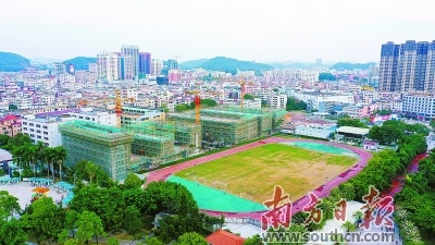升级改造中的黄江中学。南方日报记者 孙俊杰 摄