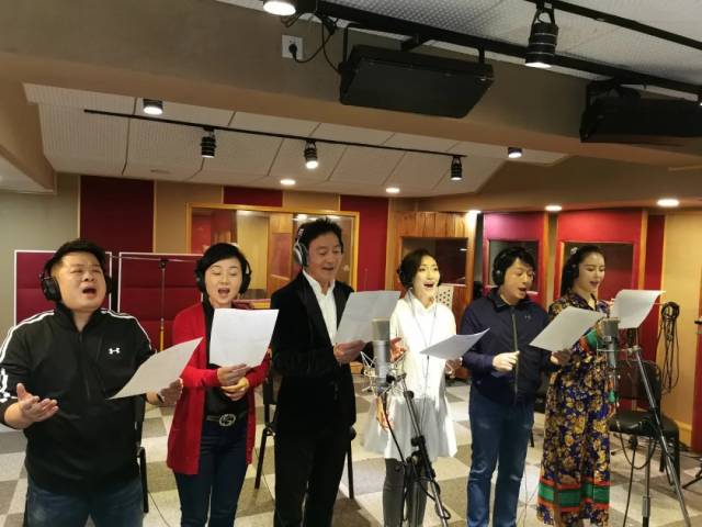 “只愿你平安健康”,广东文艺志愿者用歌声传递温暖