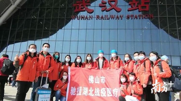 3月20日10时30分，守护武汉客厅方舱医院的15名佛山医护人员抵达武汉高铁站。