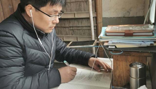 南方特稿｜来自湖北乡村的手写直播课