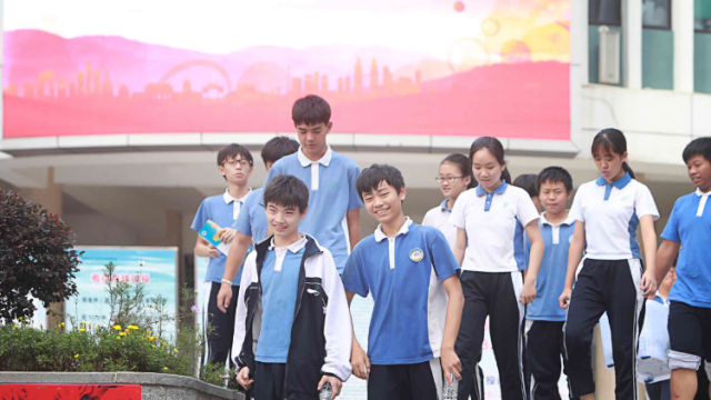 中小学校内课同步学！深圳教育空中课堂登陆南方+