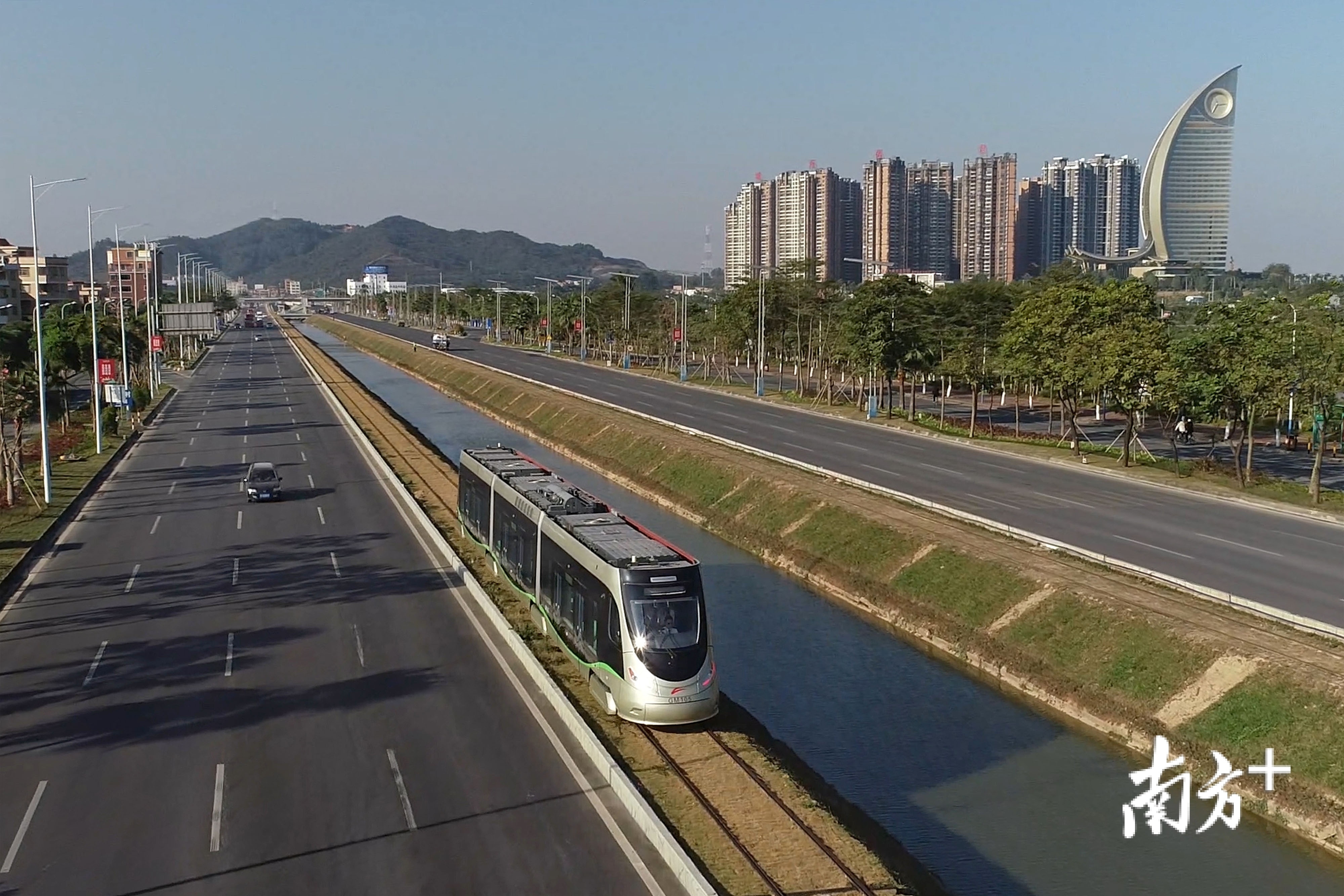 佛山成功运行了世界首条商业运营氢能源有轨电车线路。南方日报记者 戴嘉信 摄