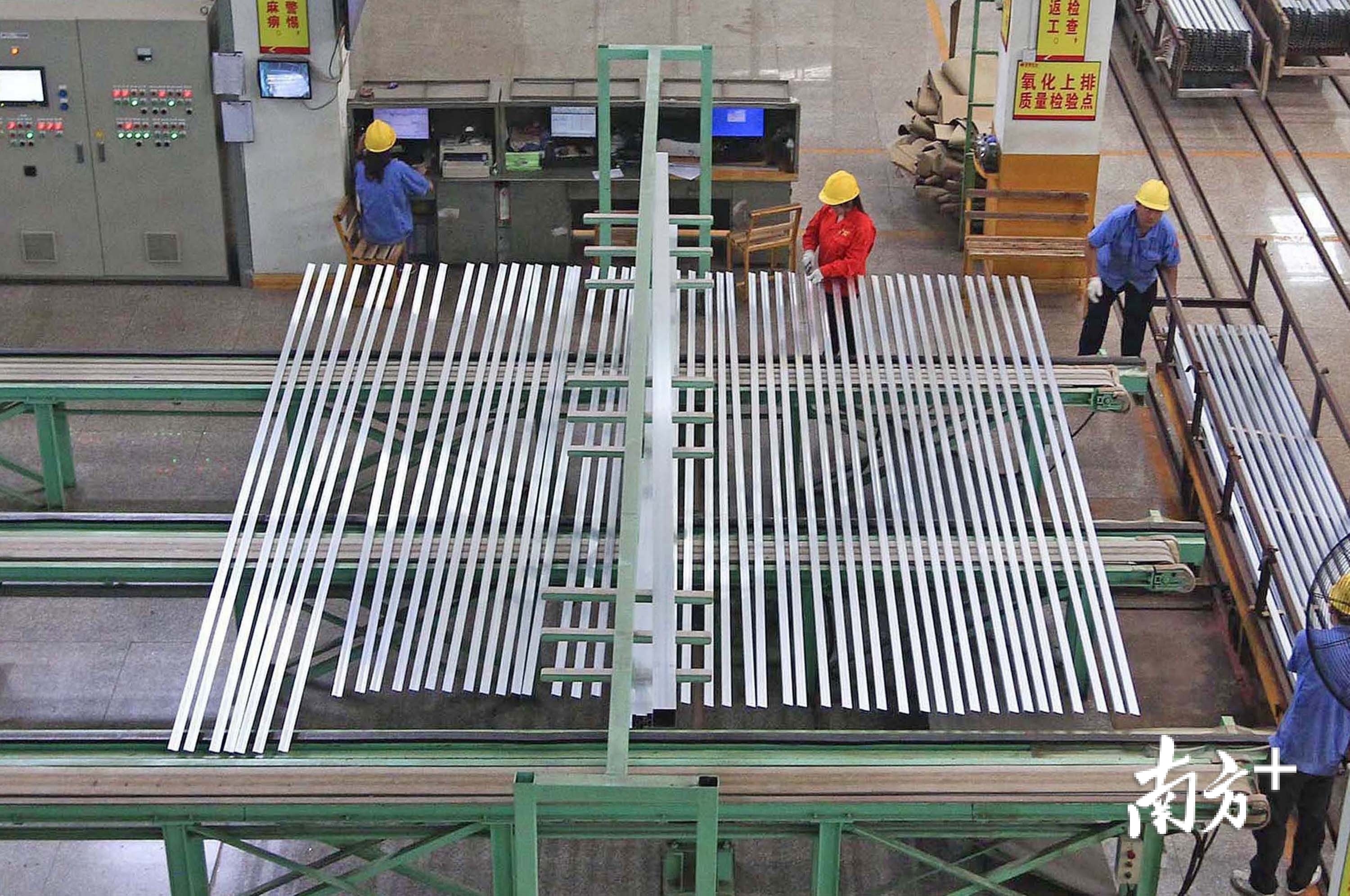 近年来，不少佛山铝型材企业通过发展工业铝材的方式，切入5G、城际高速铁路和城际轨道交通等新基建领域。南方日报记者 戴嘉信 摄