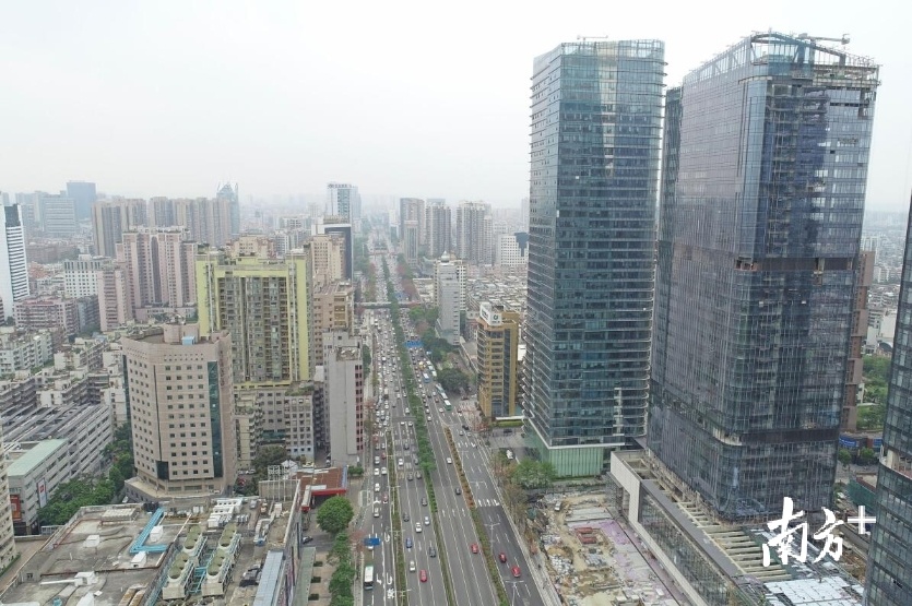 禅城区的季华路沿线。南方日报记者 戴嘉信 摄 禅城区的季华路沿线。南方日报记者 戴嘉信 摄