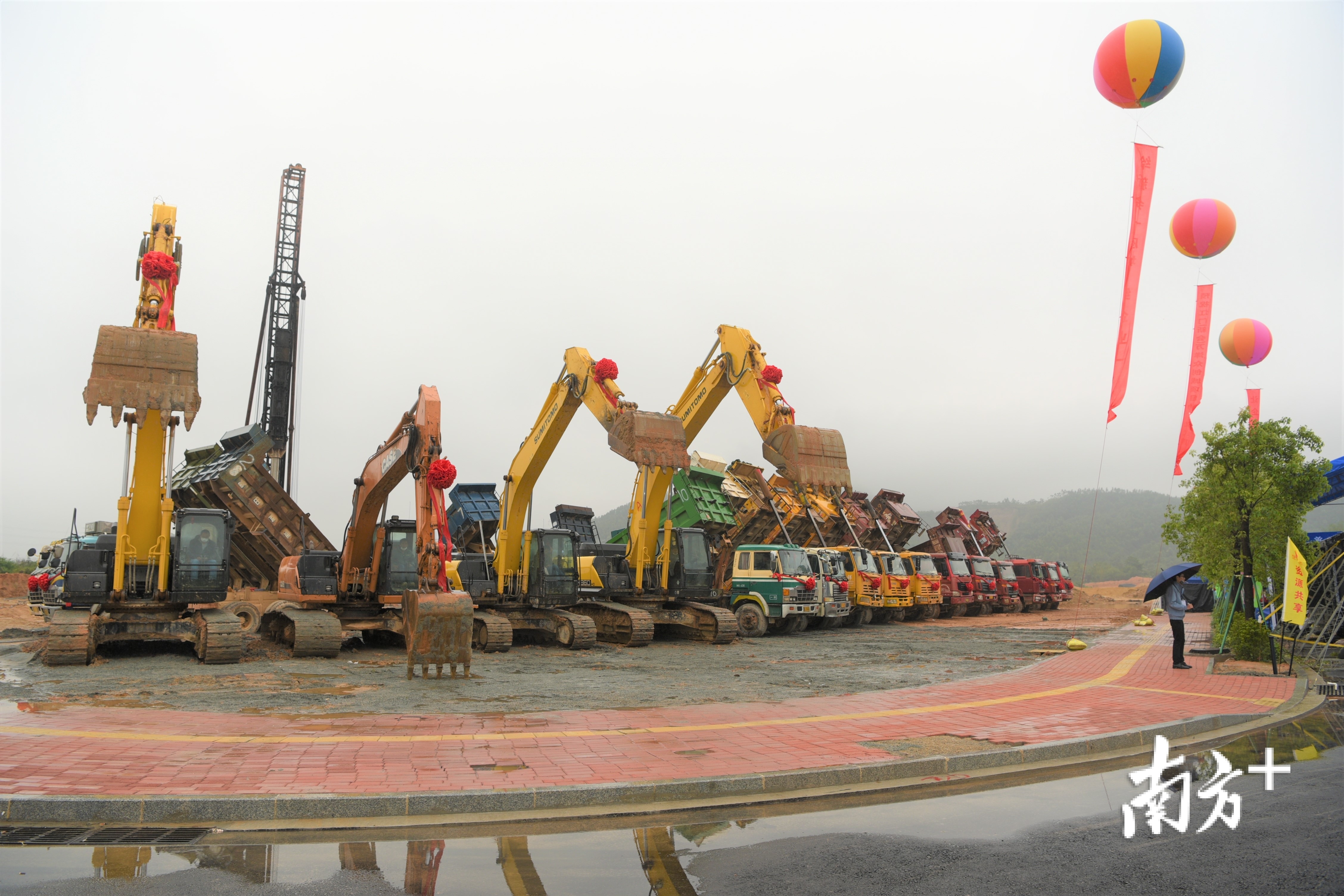 江门(新会)万洋众创城动工,将打造成企业家的创业乐园、新会区乃至江门市招商引资的重要平台。杨兴乐摄 江门(新会)万洋众创城动工,将打造成企业家的创业乐园、新会区乃至江门市招商引资的重要平台。杨兴乐摄