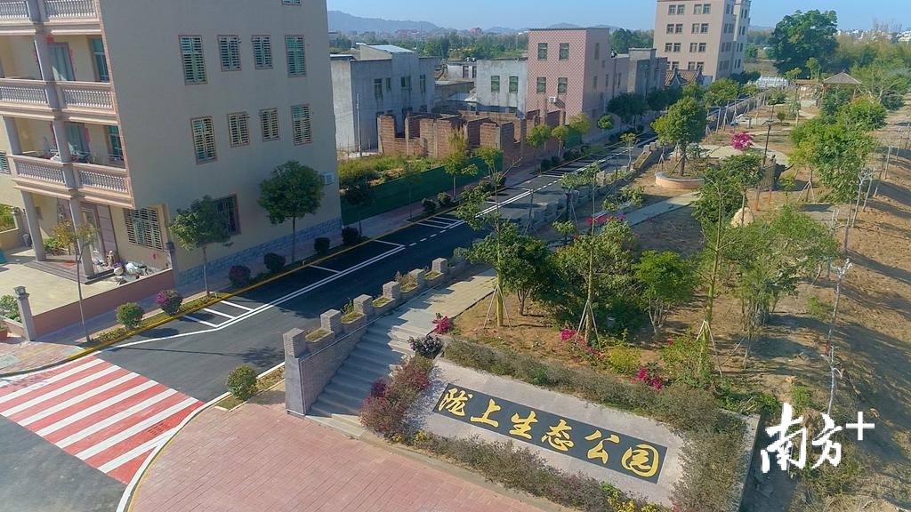 生态公园成为乡村一景。 生态公园成为乡村一景。