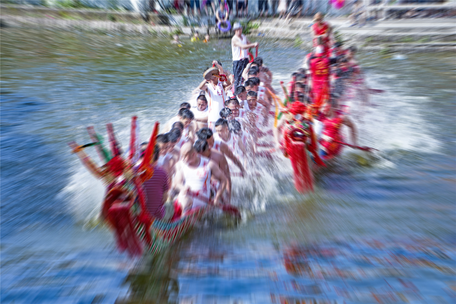 《文里赛龙舟》 蔡立佳摄