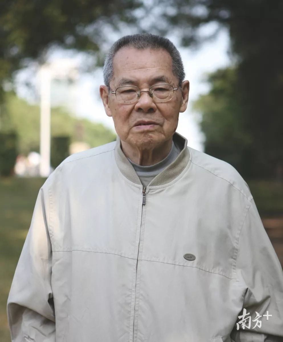 李锦全入选广东省首届优秀社会科学家名单。图片出自《李锦全文集》