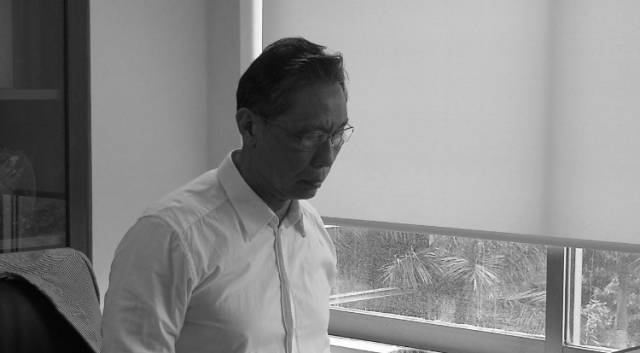 钟南山院士与广州医护人员默哀，悼念逝者