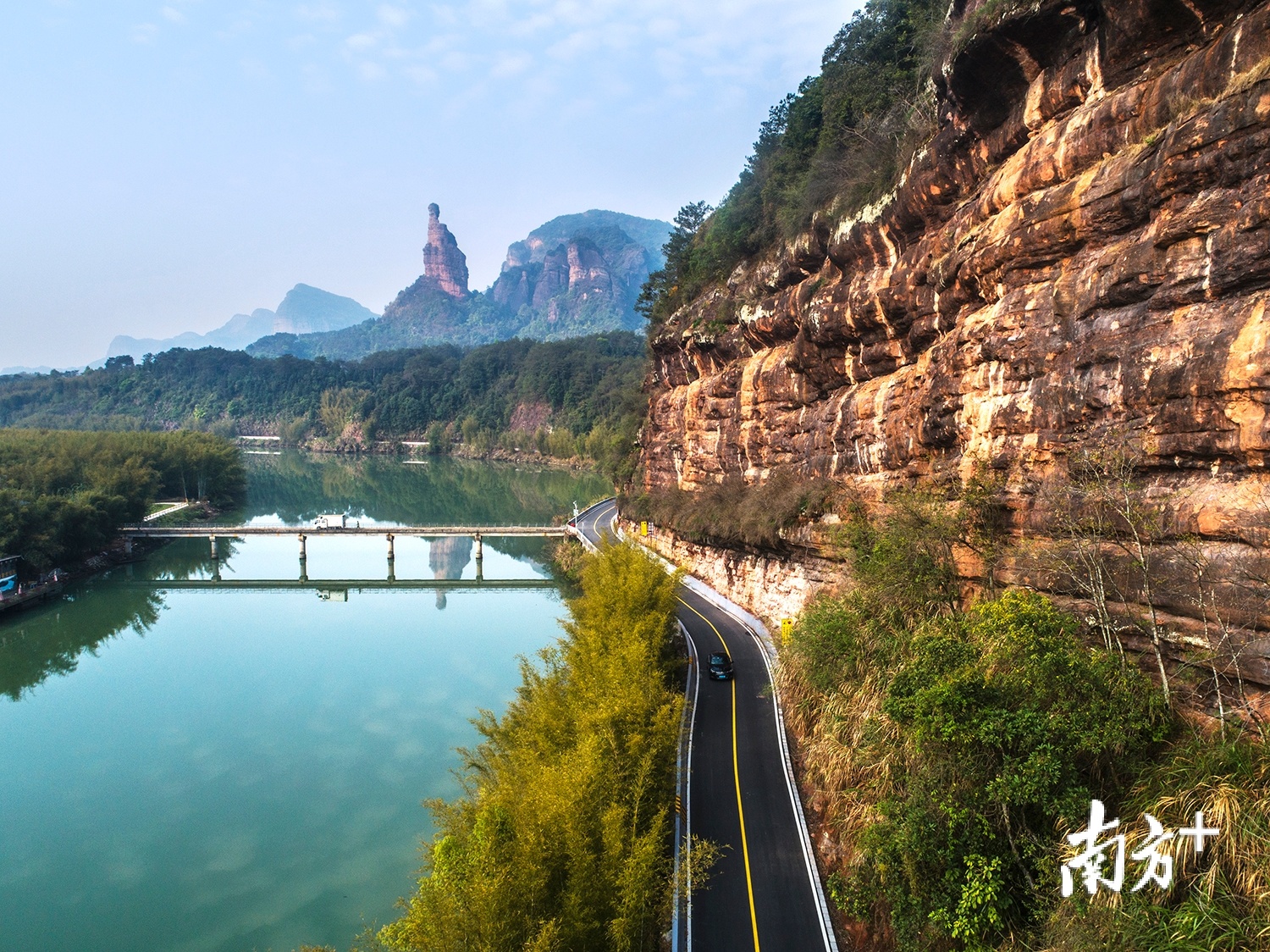 阅丹公路美景—观音石（摄影：谢锦树）